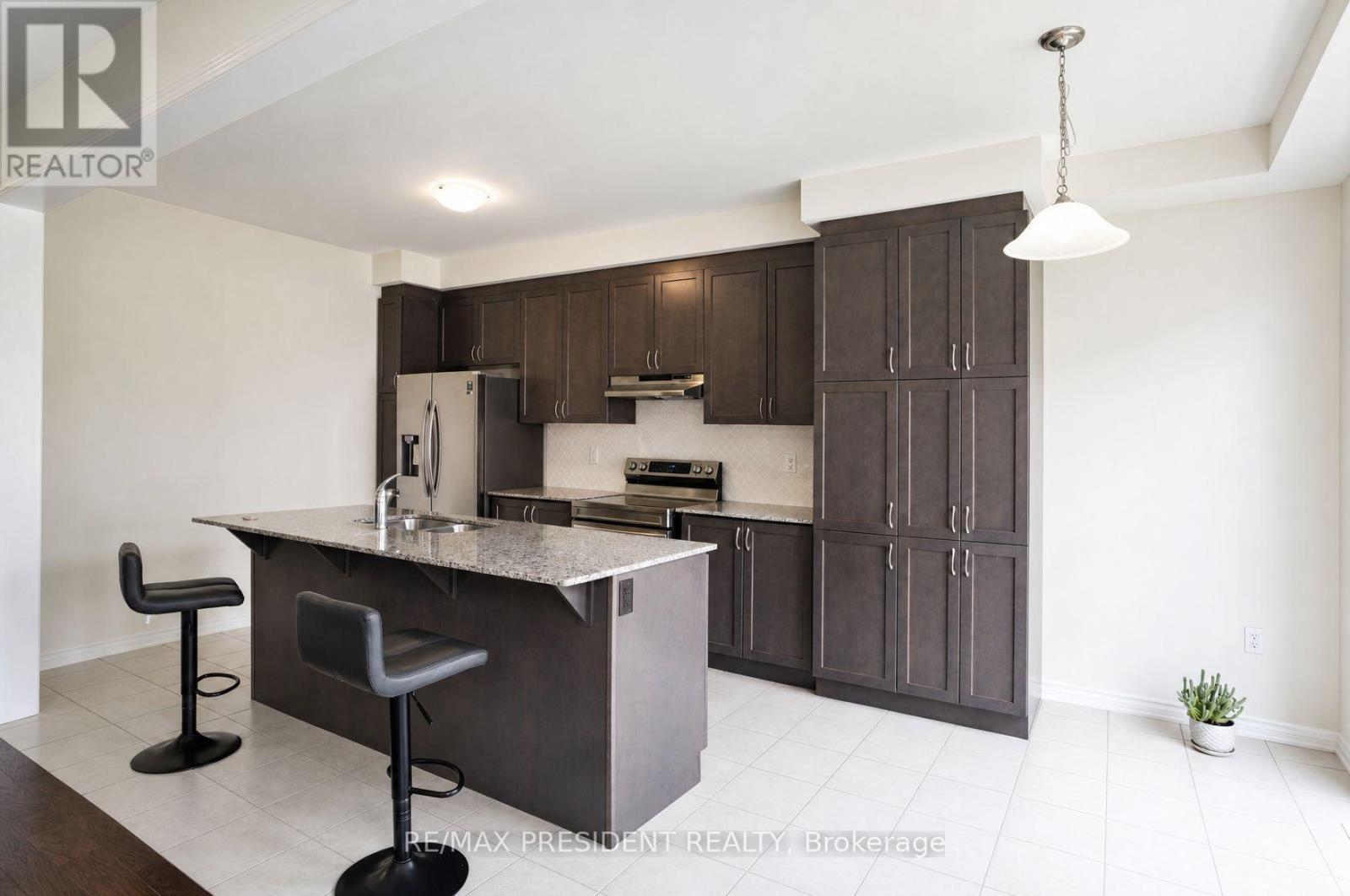 34 Eberly Woods Drive, Caledon, ON - Indoor Photo Showing Kitchen With Stainless Steel Kitchen With Double Sink With Upgraded Kitchen