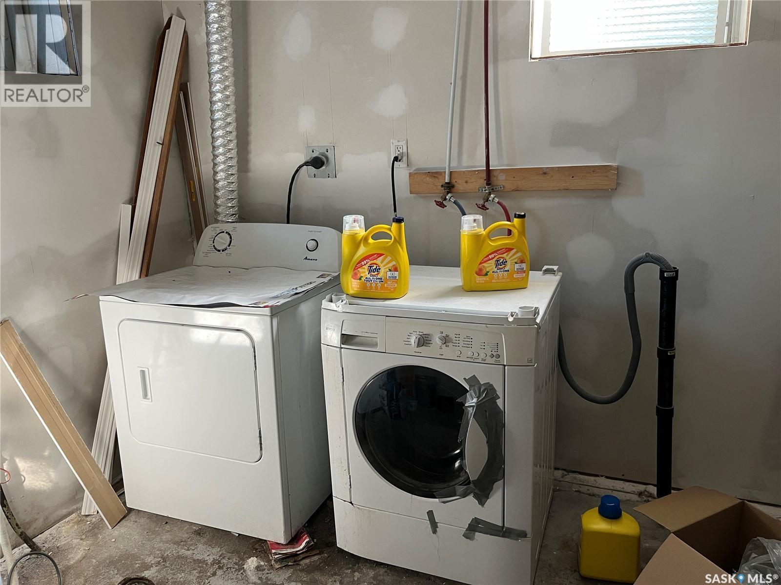 345 19Th Street E, Prince Albert, SK - Indoor Photo Showing Laundry Room
