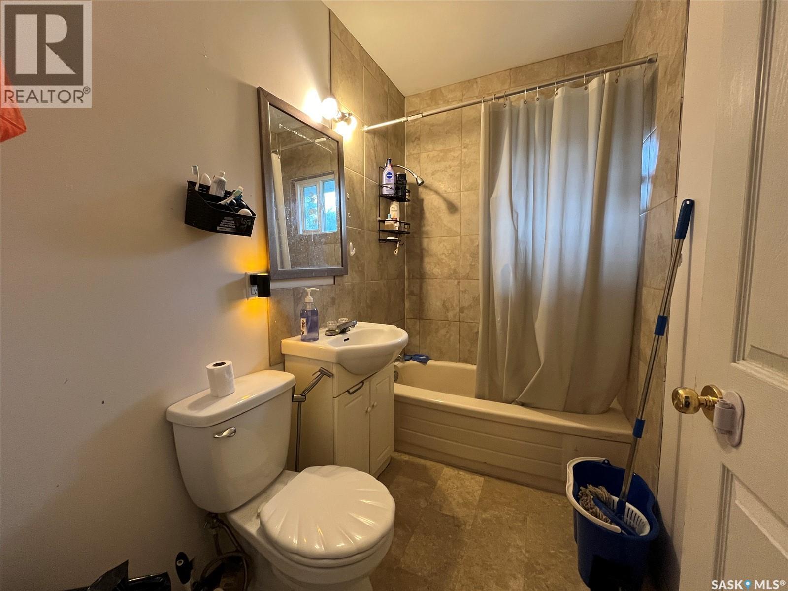 345 19Th Street E, Prince Albert, SK - Indoor Photo Showing Bathroom