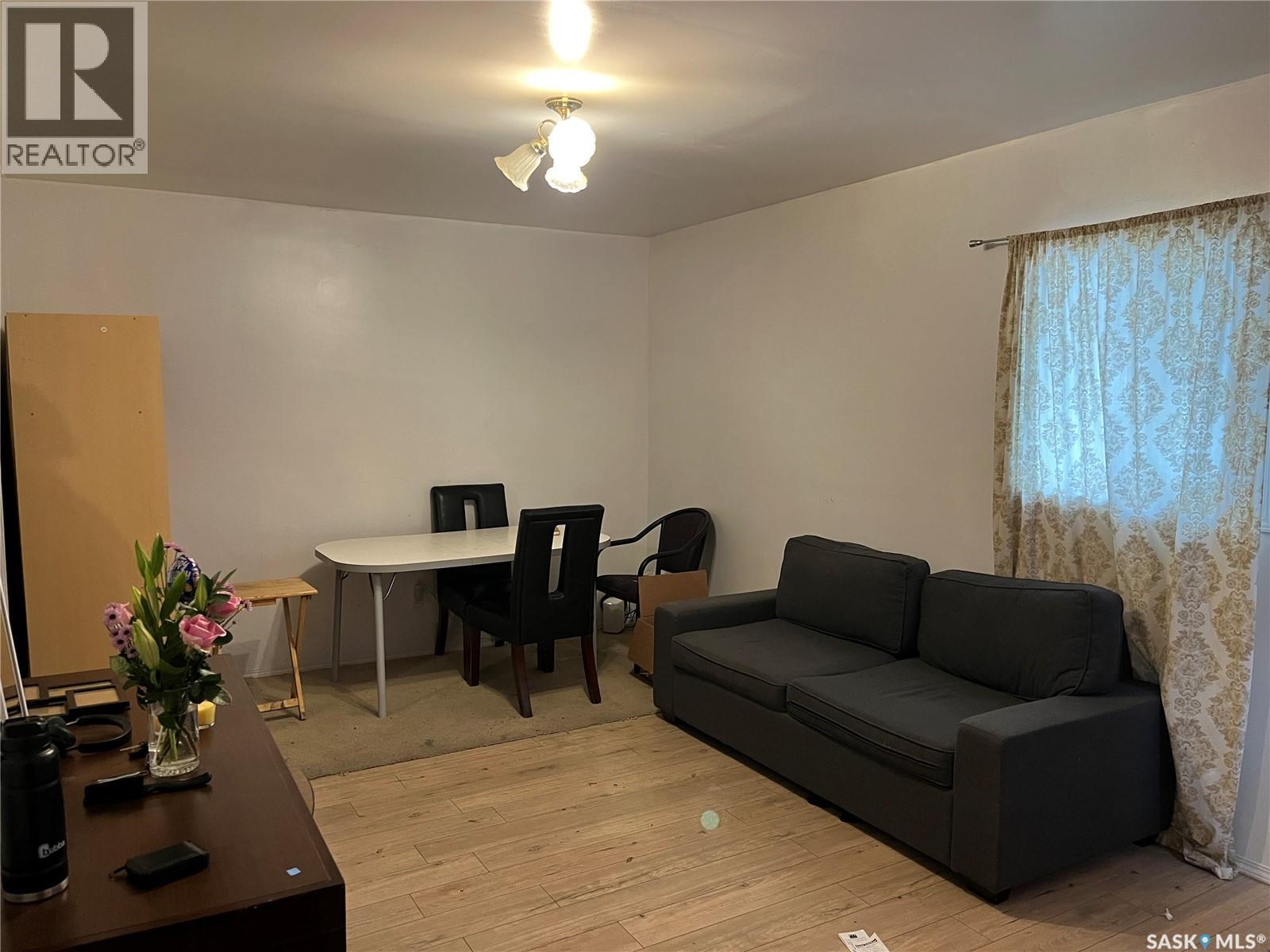 345 19Th Street E, Prince Albert, SK - Indoor Photo Showing Living Room