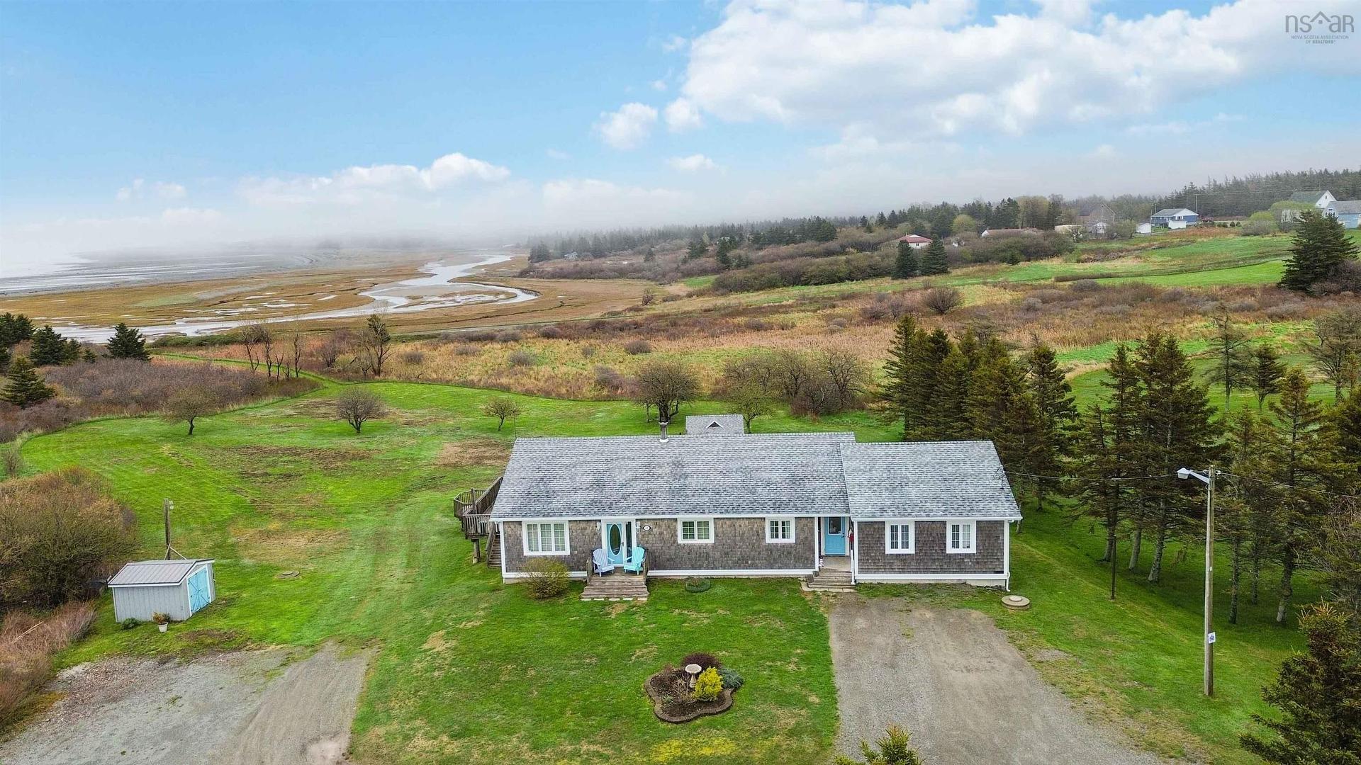 63 Chemin Dixon Road, Grosses Coques, NS