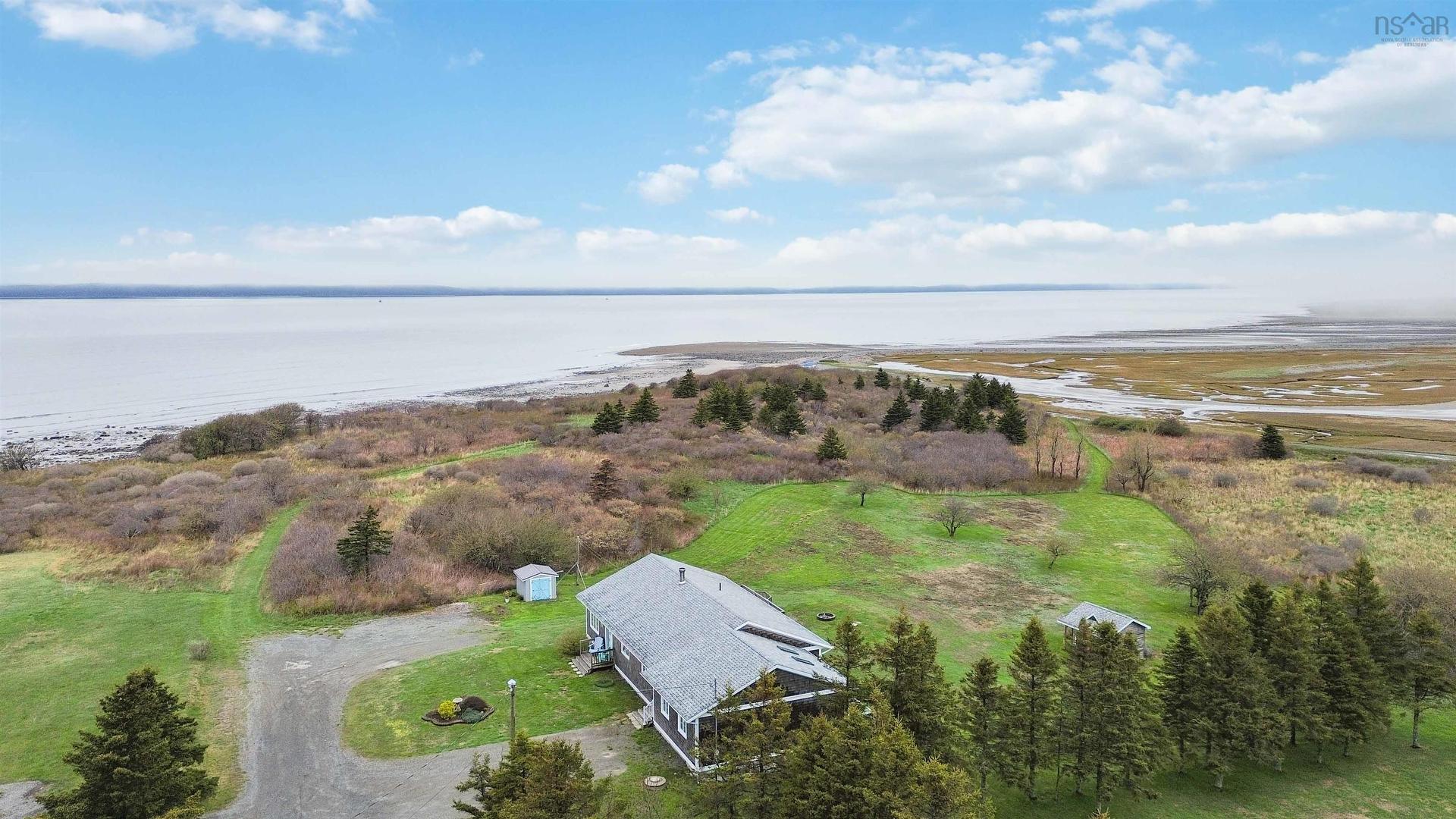 63 Chemin Dixon Road, Grosses Coques, NS