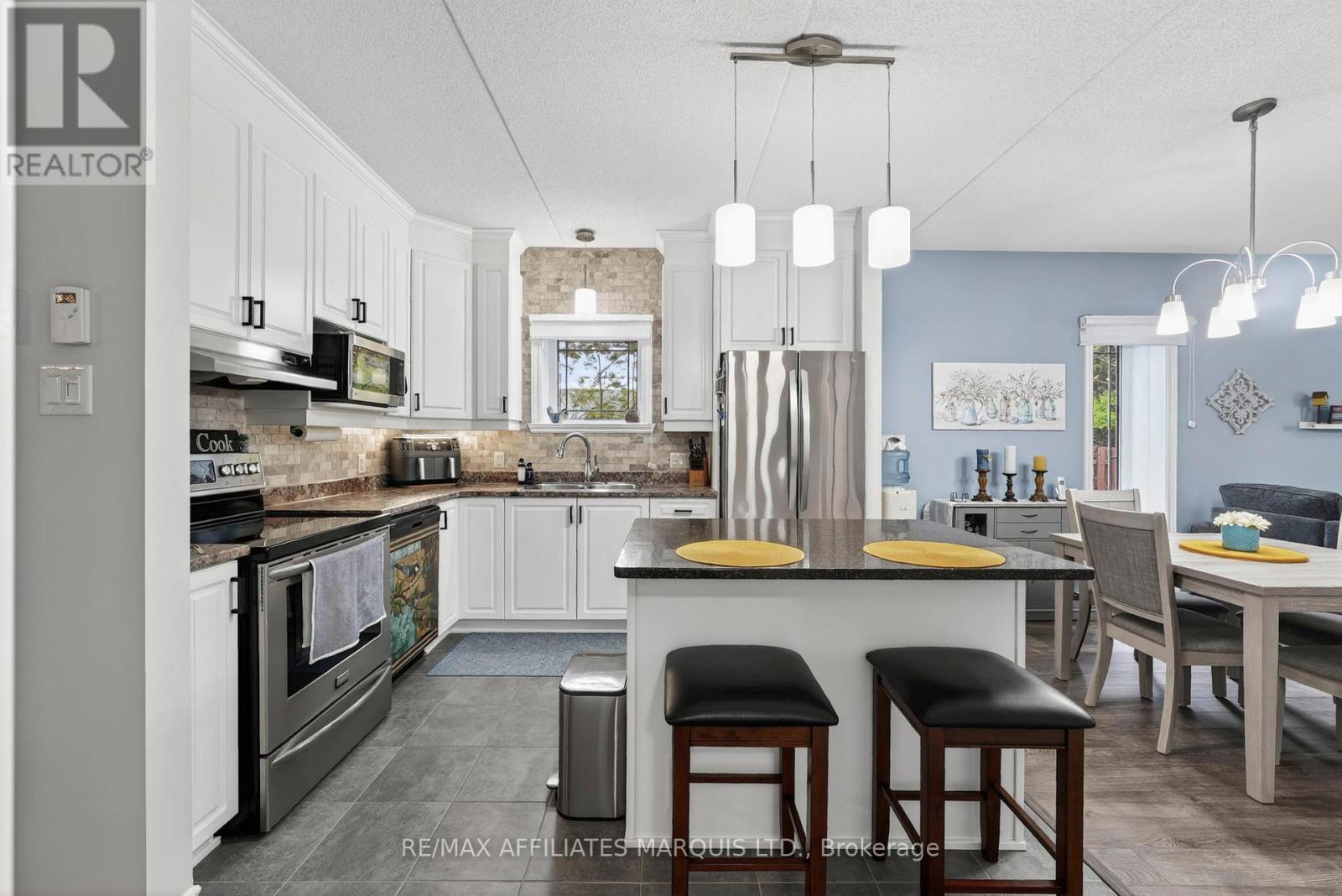 101 - 222 First Street E, Cornwall, ON - Indoor Photo Showing Kitchen With Upgraded Kitchen