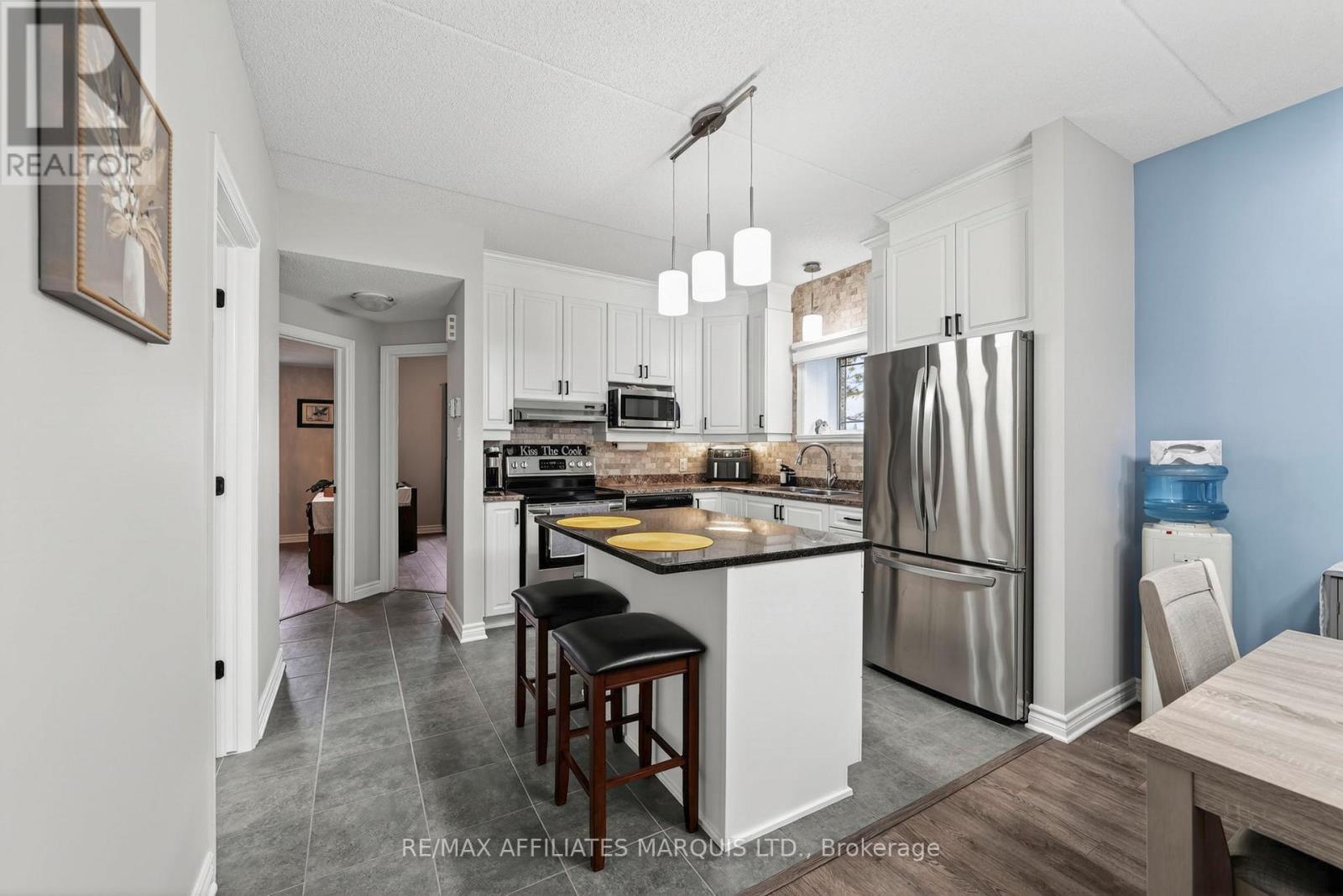 101 - 222 First Street E, Cornwall, ON - Indoor Photo Showing Kitchen