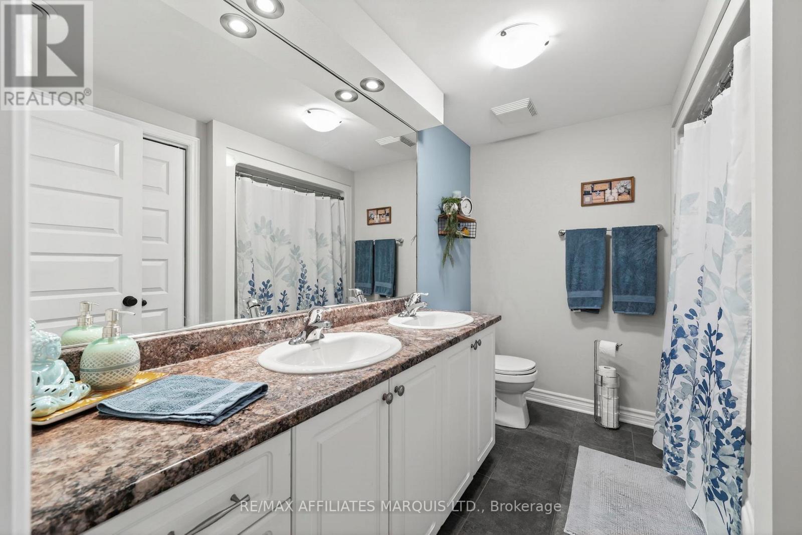 101 - 222 First Street E, Cornwall, ON - Indoor Photo Showing Bathroom
