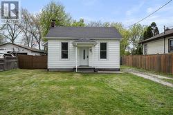 867 Devine STREET Sarnia, ON N7T 1X3