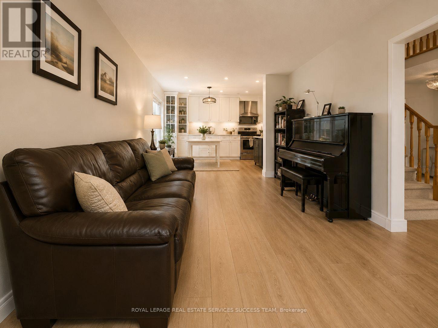 2360 Credit Valley Road, Mississauga, ON - Indoor Photo Showing Living Room