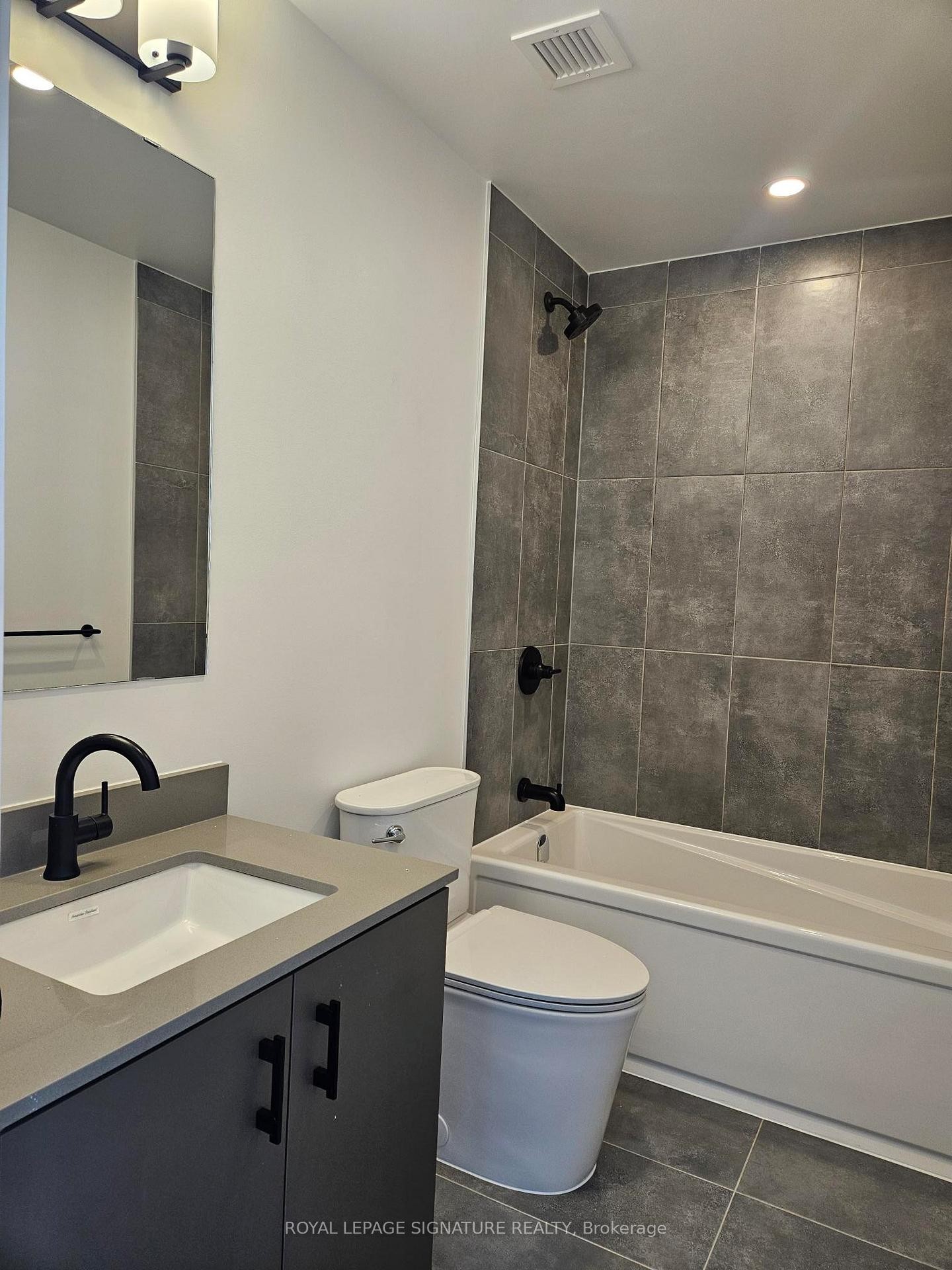 D804-4878 Powers Common, Burlington, ON - Indoor Photo Showing Bathroom