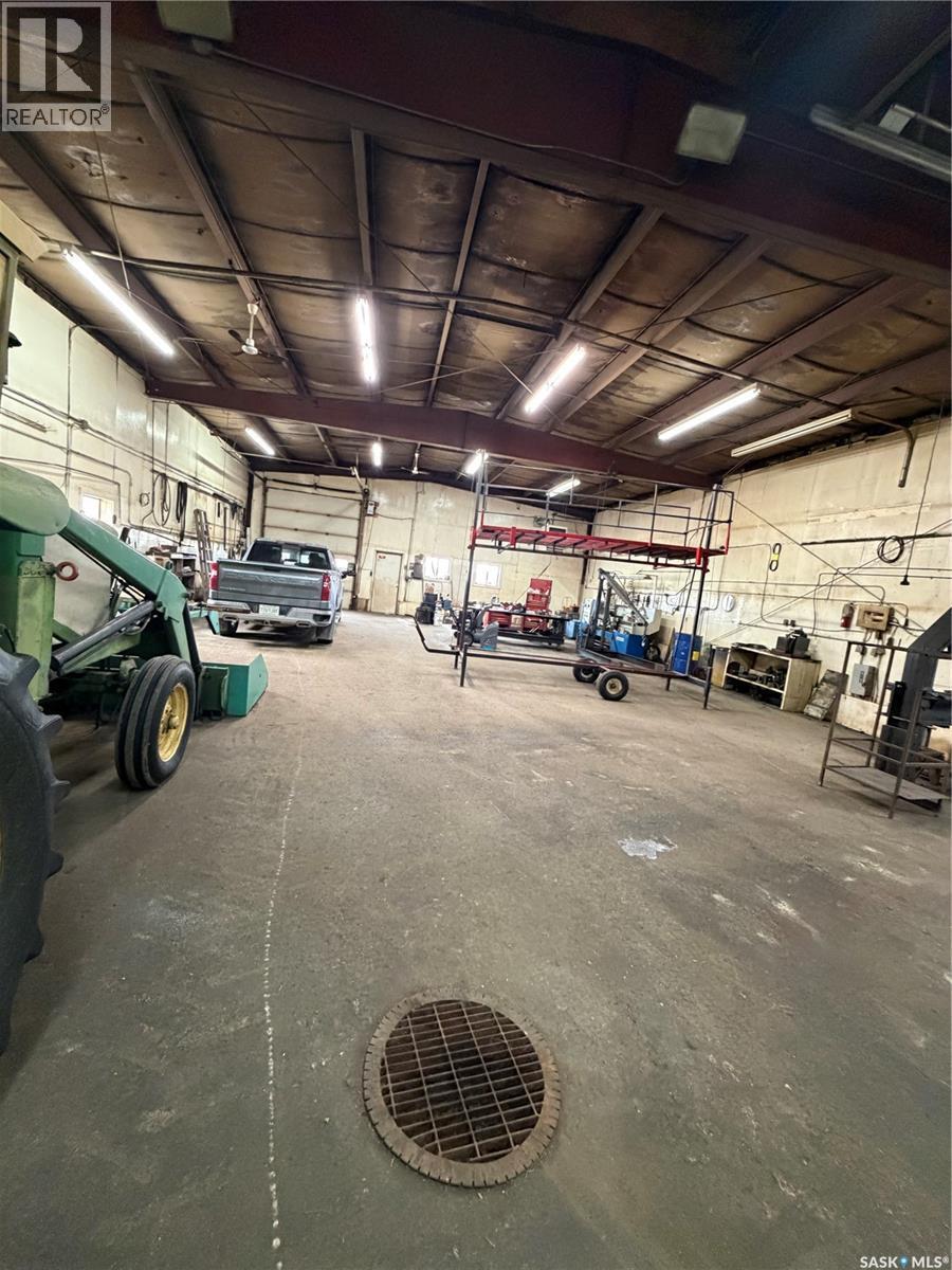 130575 5 Highway, Runnymede, SK - Indoor Photo Showing Garage