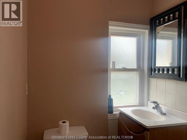 1006 Windsor Avenue Unit# 2, Windsor, ON - Indoor Photo Showing Bathroom