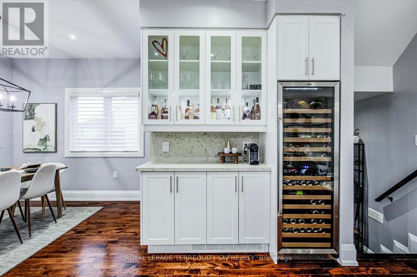 888 Fourth Street, Mississauga, ON - Indoor