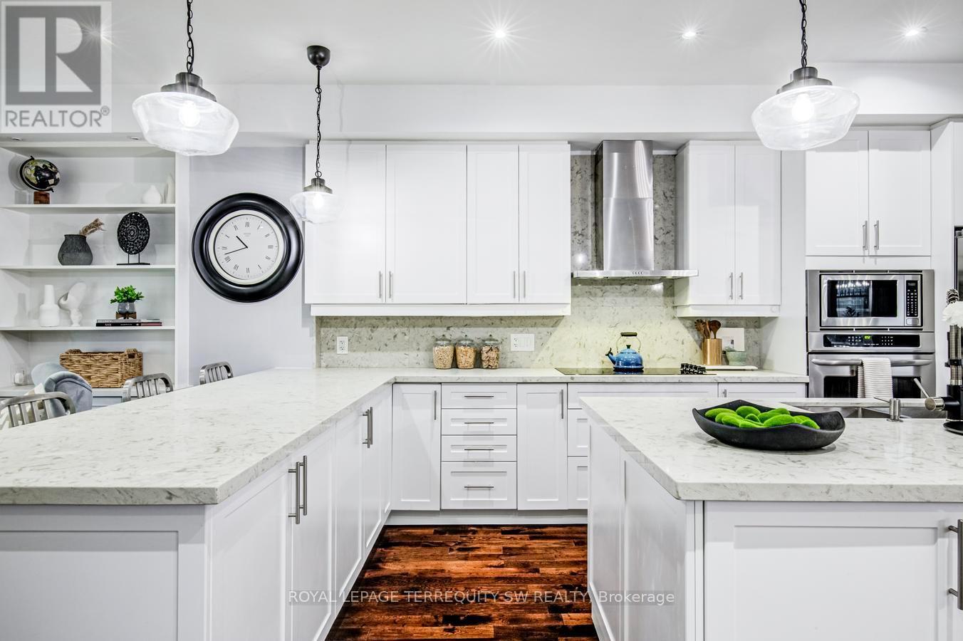 888 Fourth Street, Mississauga, ON - Indoor Photo Showing Kitchen With Upgraded Kitchen