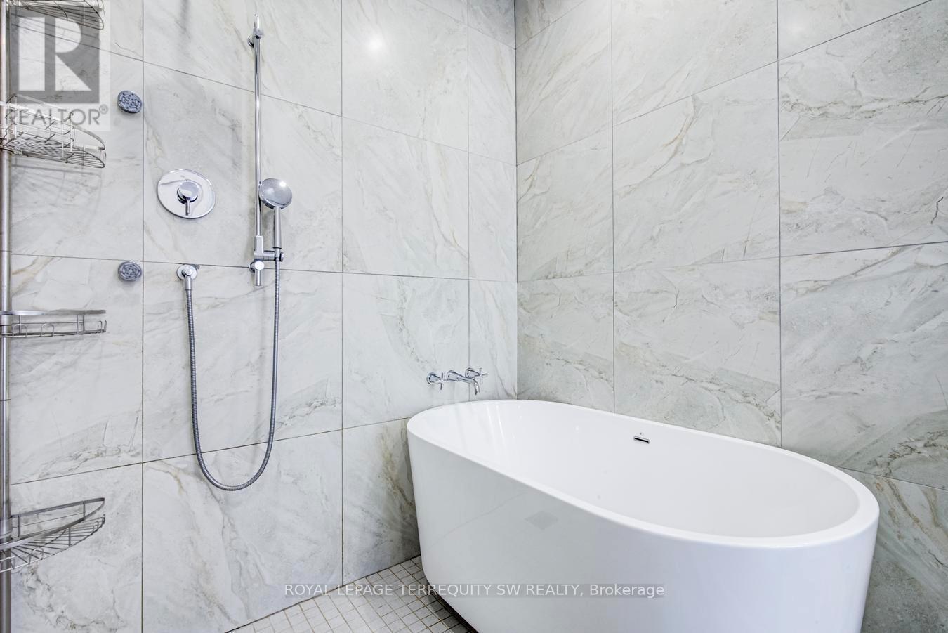 888 Fourth Street, Mississauga, ON - Indoor Photo Showing Bathroom