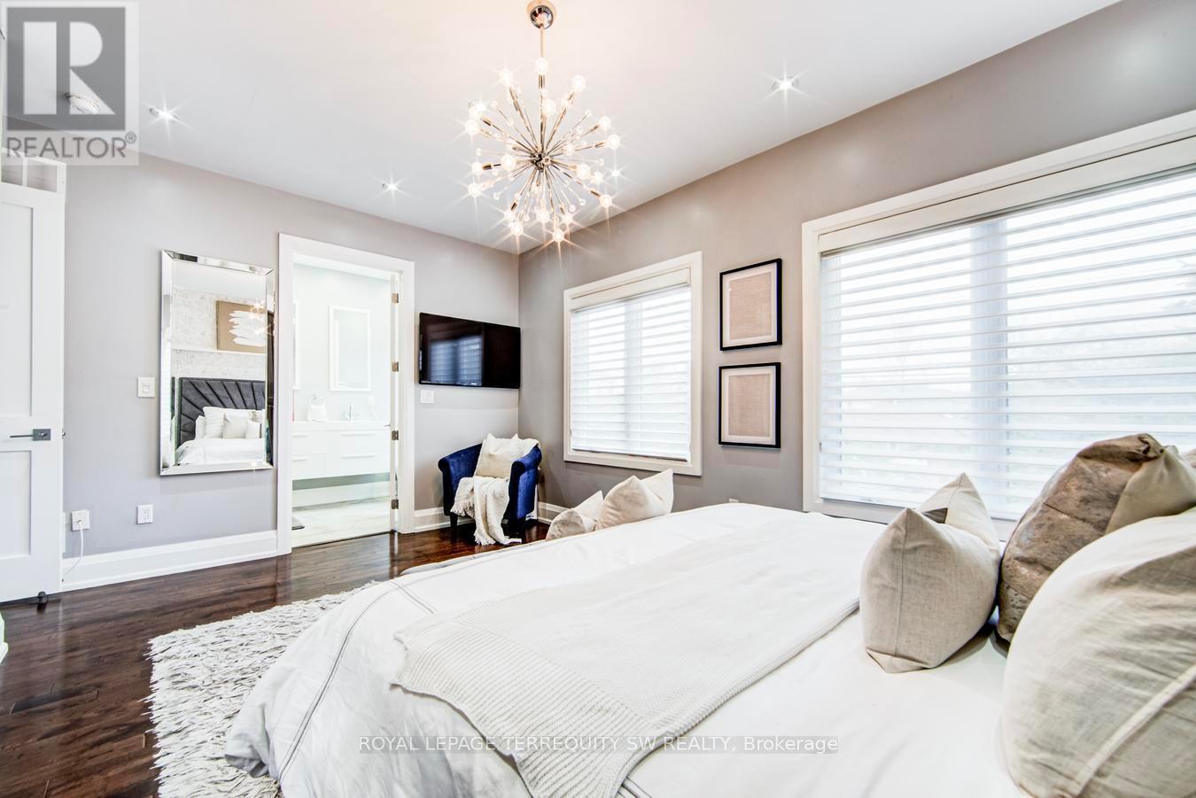 888 Fourth Street, Mississauga, ON - Indoor Photo Showing Bedroom