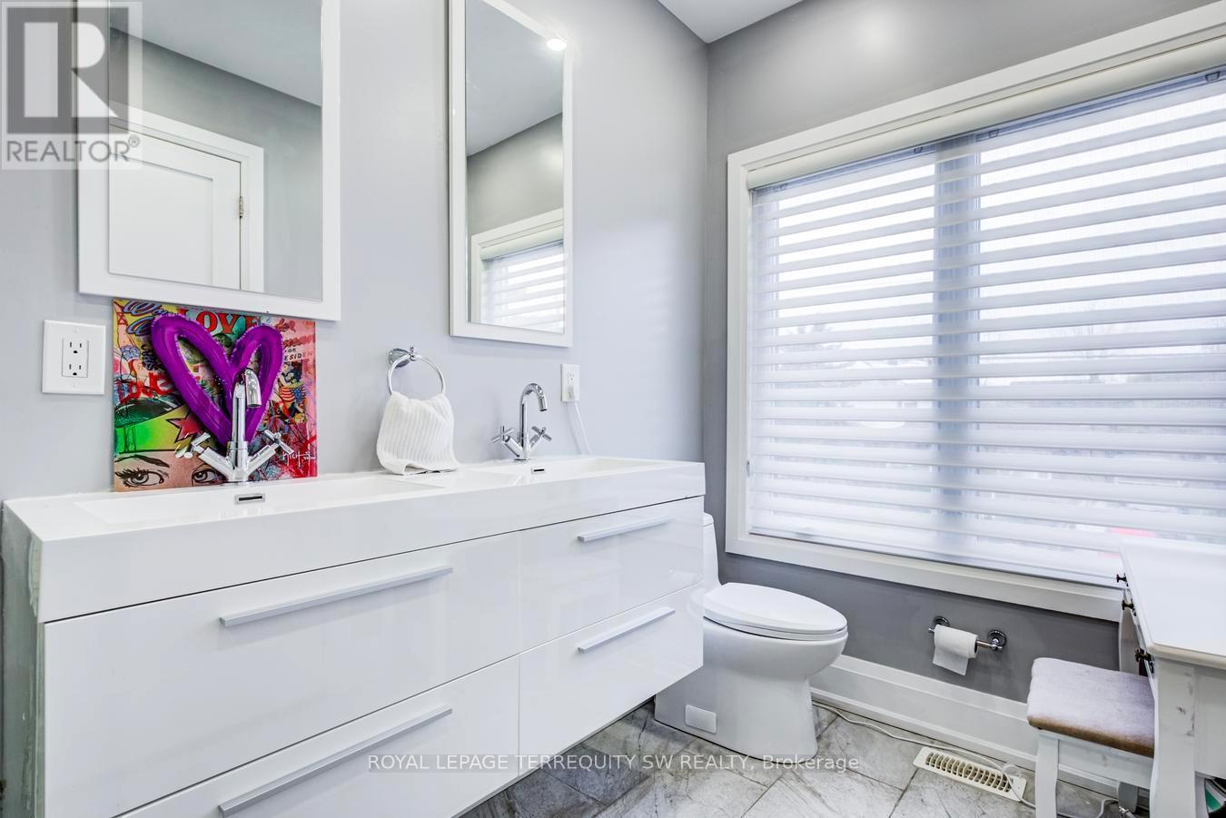 888 Fourth Street, Mississauga, ON - Indoor Photo Showing Bathroom
