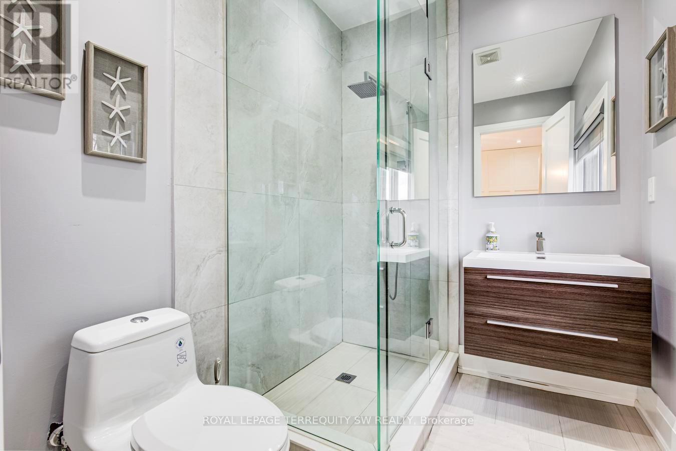 888 Fourth Street, Mississauga, ON - Indoor Photo Showing Bathroom