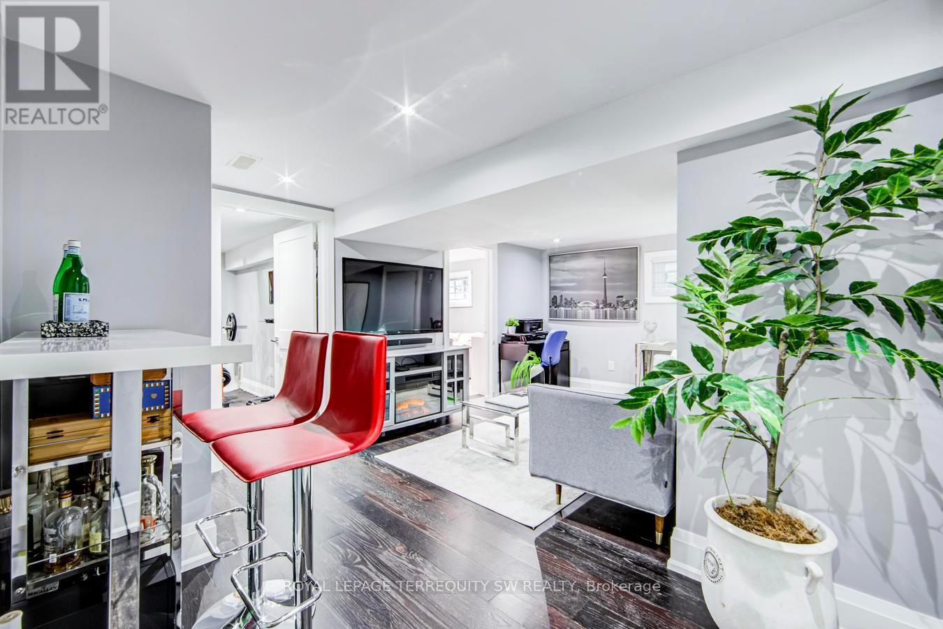 888 Fourth Street, Mississauga, ON - Indoor