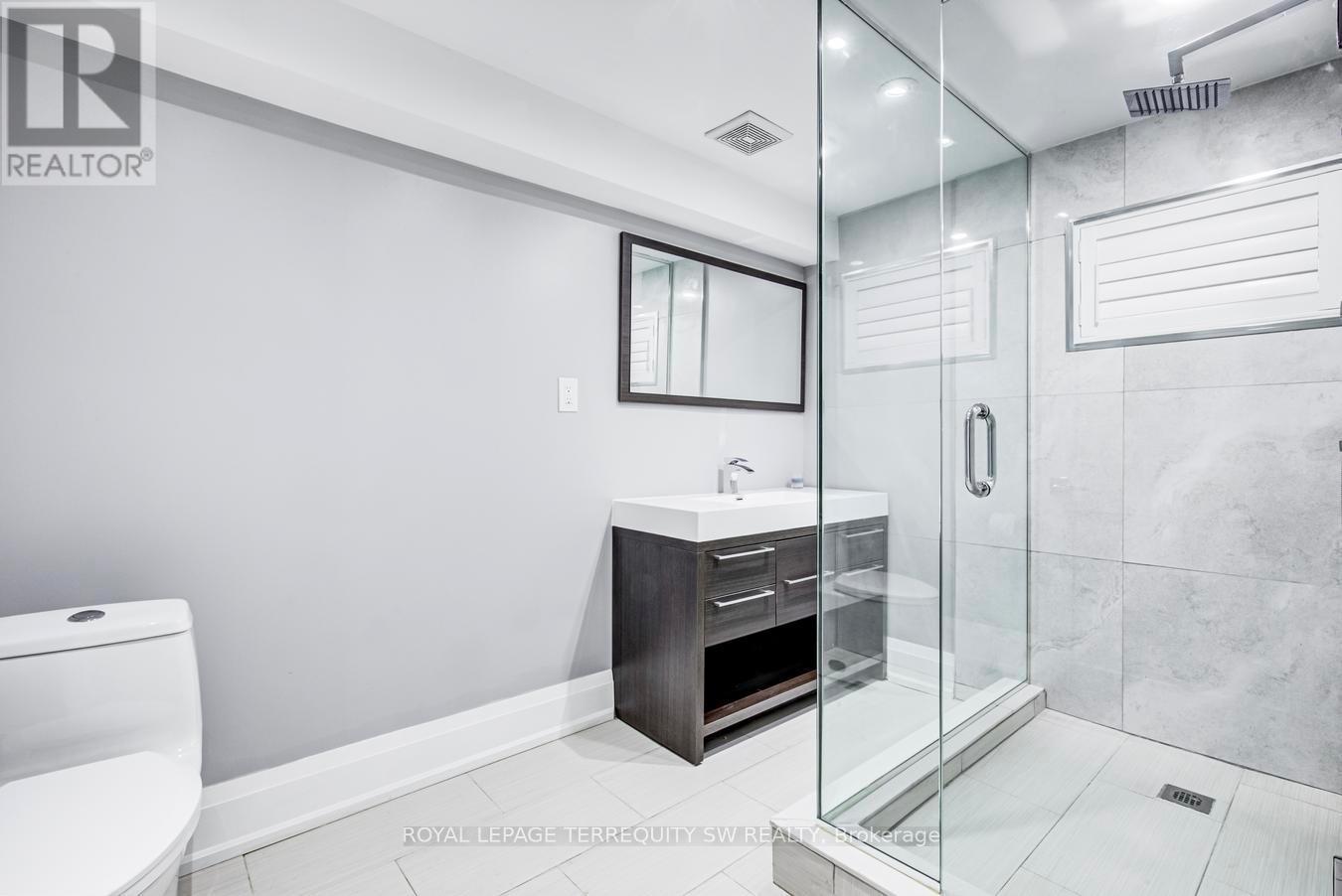 888 Fourth Street, Mississauga, ON - Indoor Photo Showing Bathroom