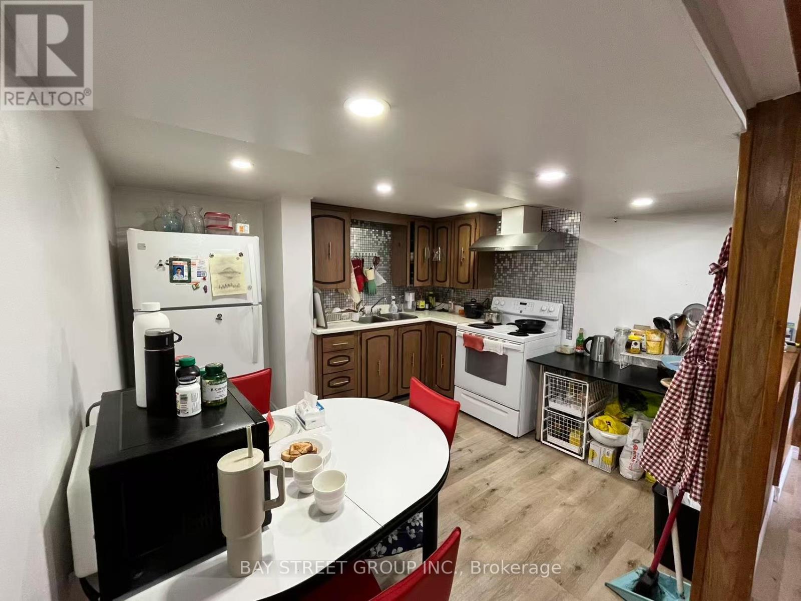 116 Apache Trail, Toronto, ON - Indoor Photo Showing Kitchen With Double Sink