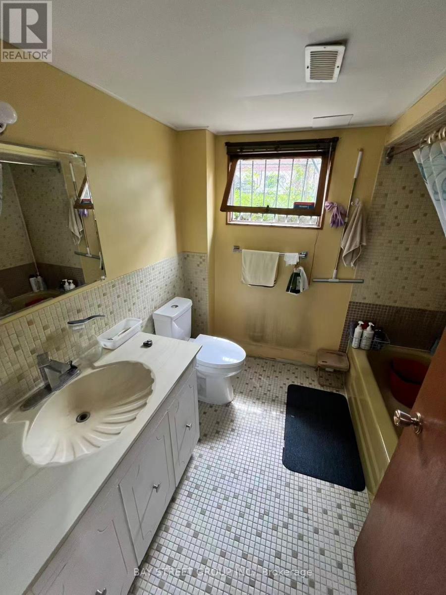 116 Apache Trail, Toronto, ON - Indoor Photo Showing Bathroom