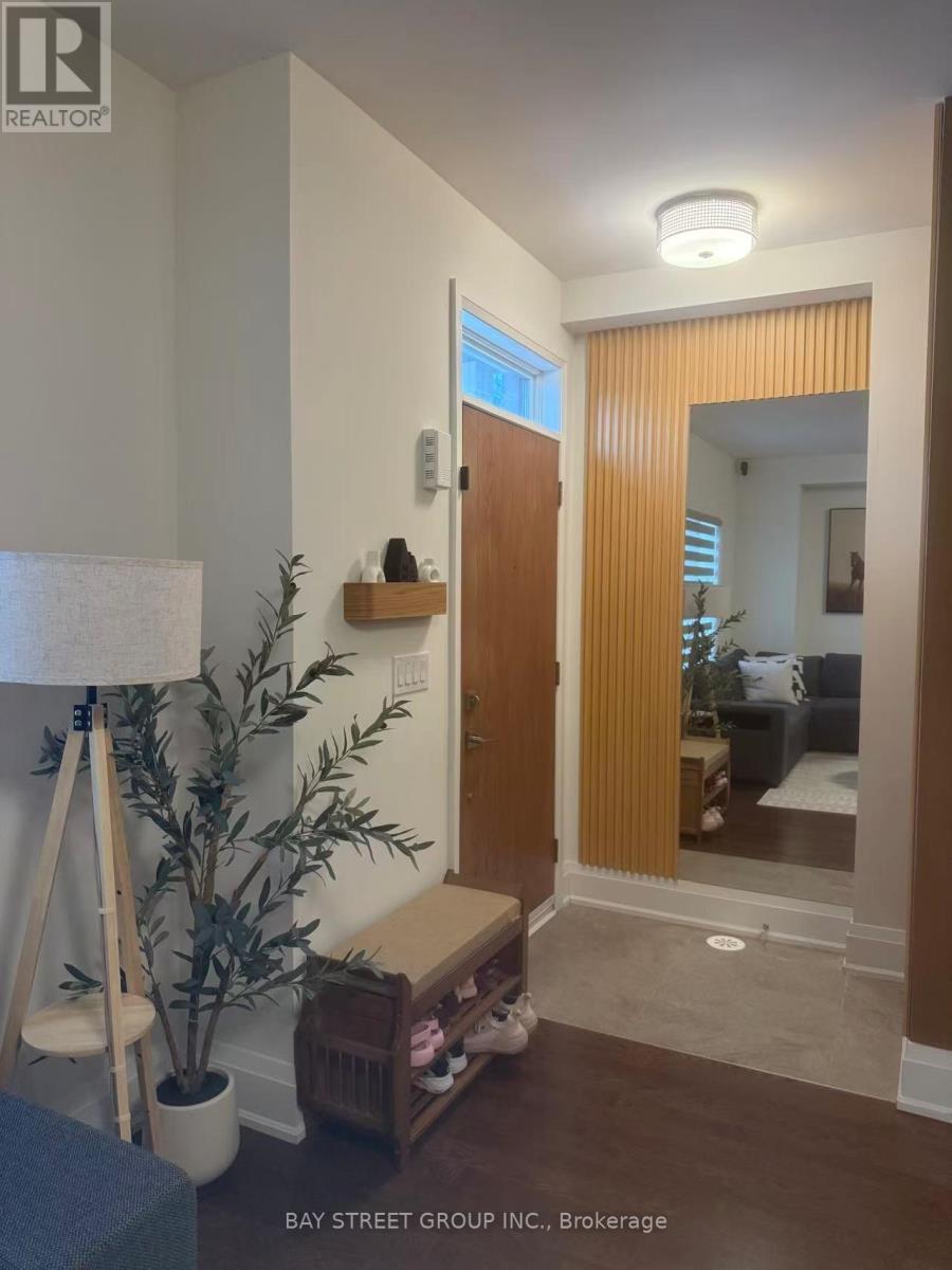 Th05 - 394 Highway 7 Avenue E, Richmond Hill, ON - Indoor Photo Showing Other Room