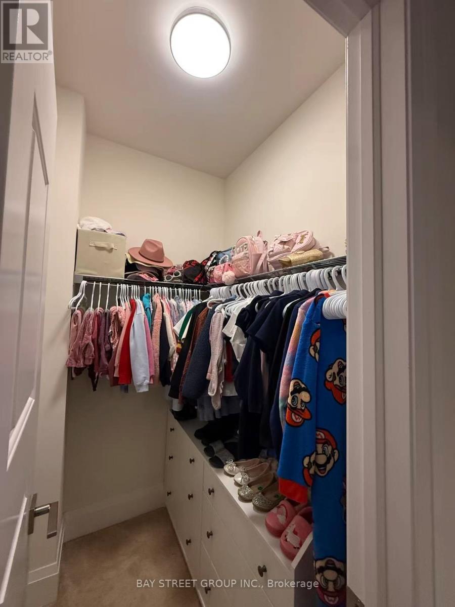Th05 - 394 Highway 7 Avenue E, Richmond Hill, ON - Indoor With Storage