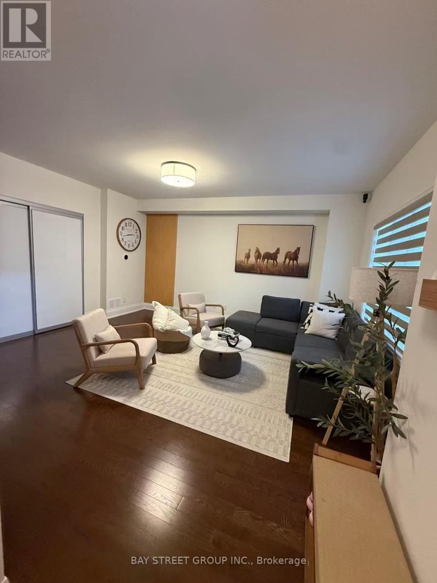 Th05 - 394 Highway 7 Avenue E, Richmond Hill, ON - Indoor Photo Showing Other Room