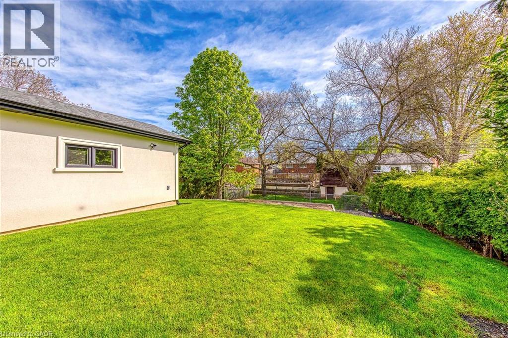 Expansive green lawn providing ample outdoor space - 1411 Mountain Grove Avenue, Burlington, ON - Outdoor