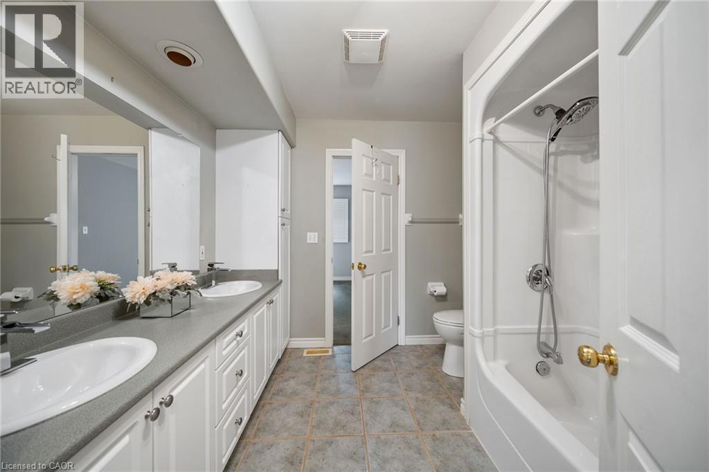 16 Macpherson Drive, Paris, ON - Indoor Photo Showing Bathroom
