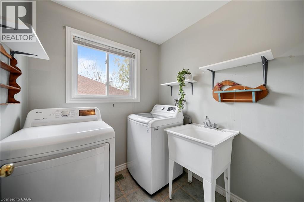 16 Macpherson Drive, Paris, ON - Indoor Photo Showing Laundry Room