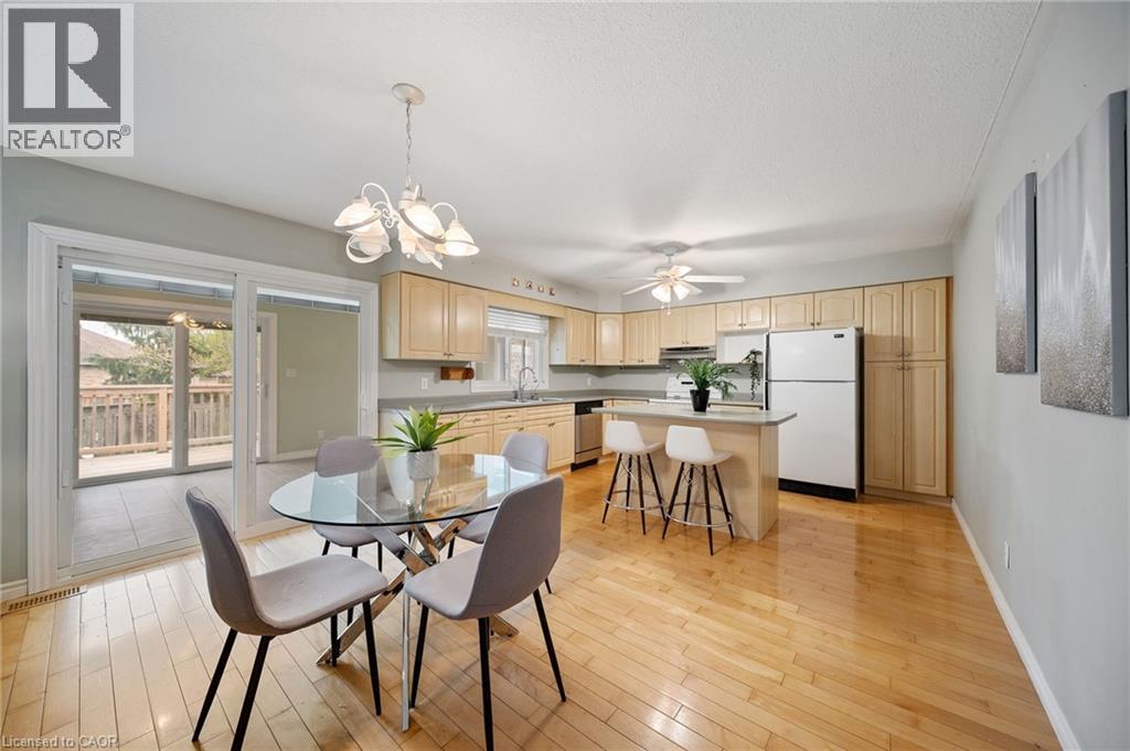 16 Macpherson Drive, Paris, ON - Indoor Photo Showing Dining Room