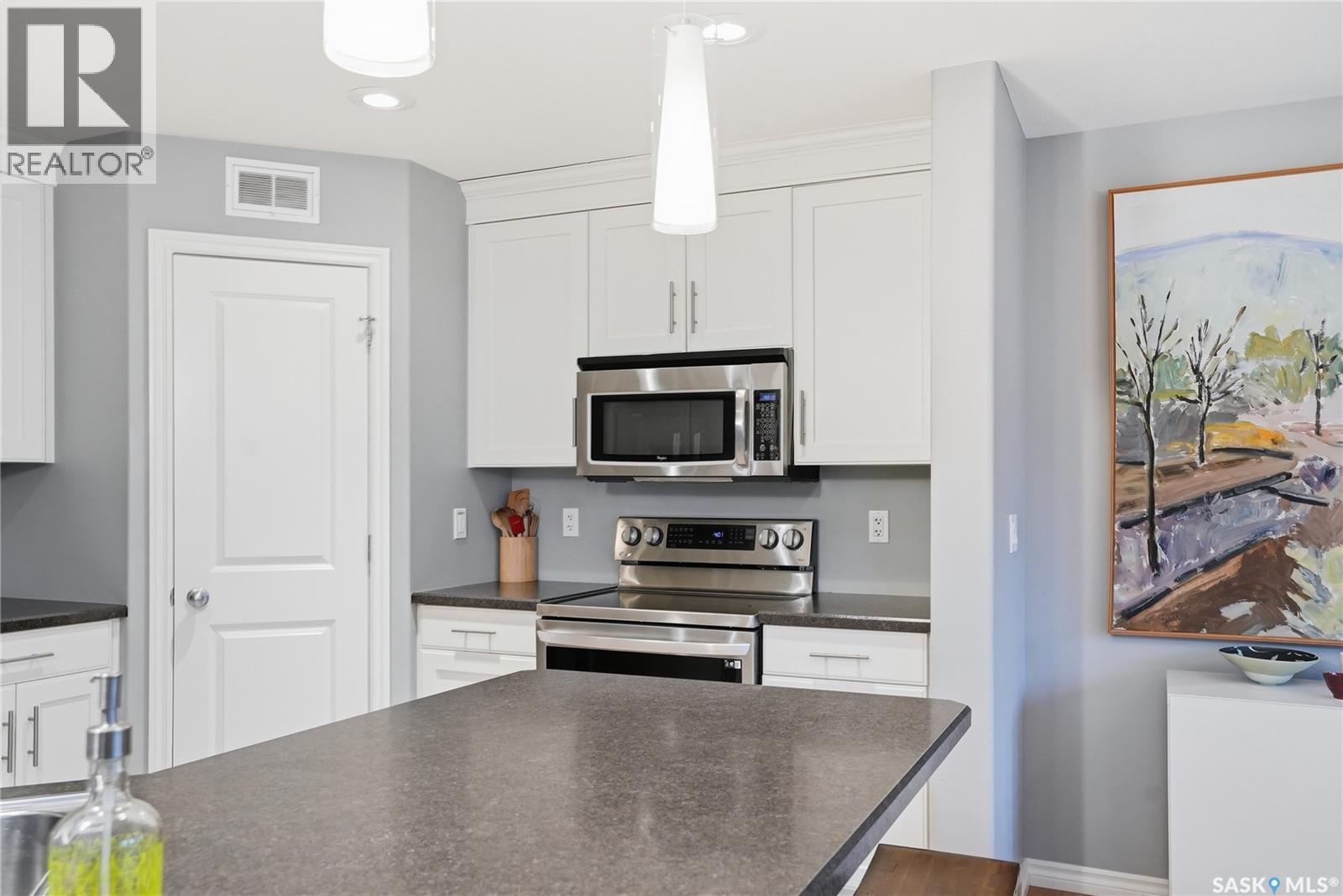 215 Whalley Crescent, Saskatoon, SK - Indoor Photo Showing Kitchen With Stainless Steel Kitchen