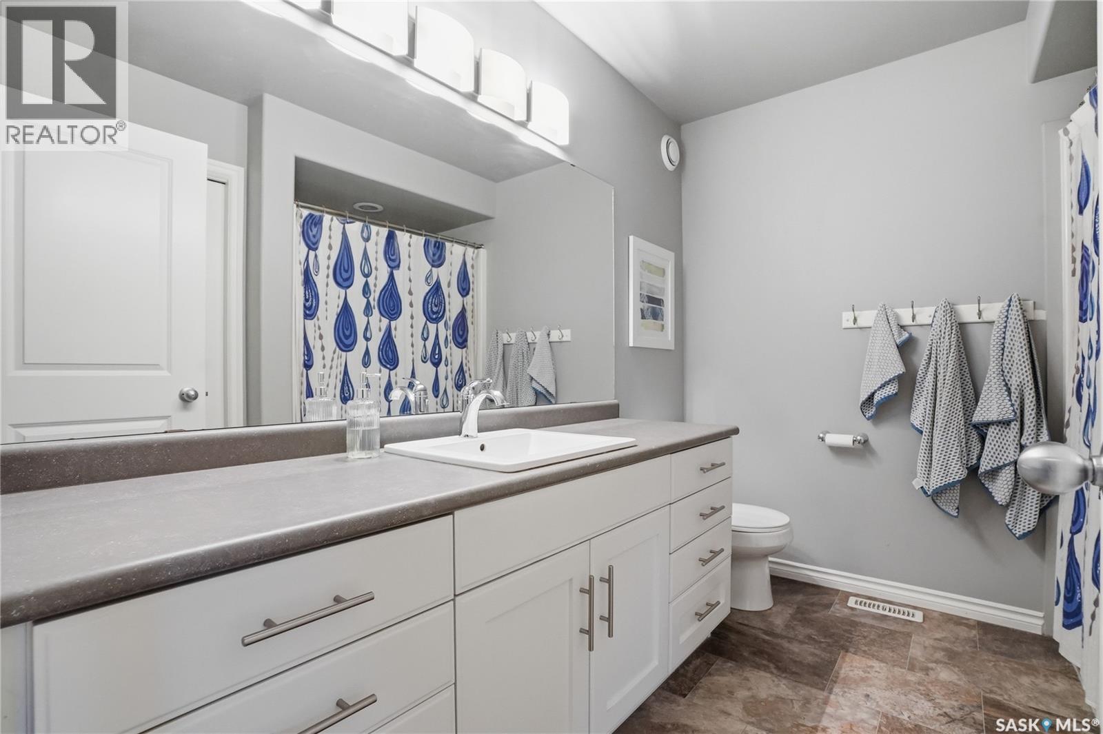 215 Whalley Crescent, Saskatoon, SK - Indoor Photo Showing Bathroom