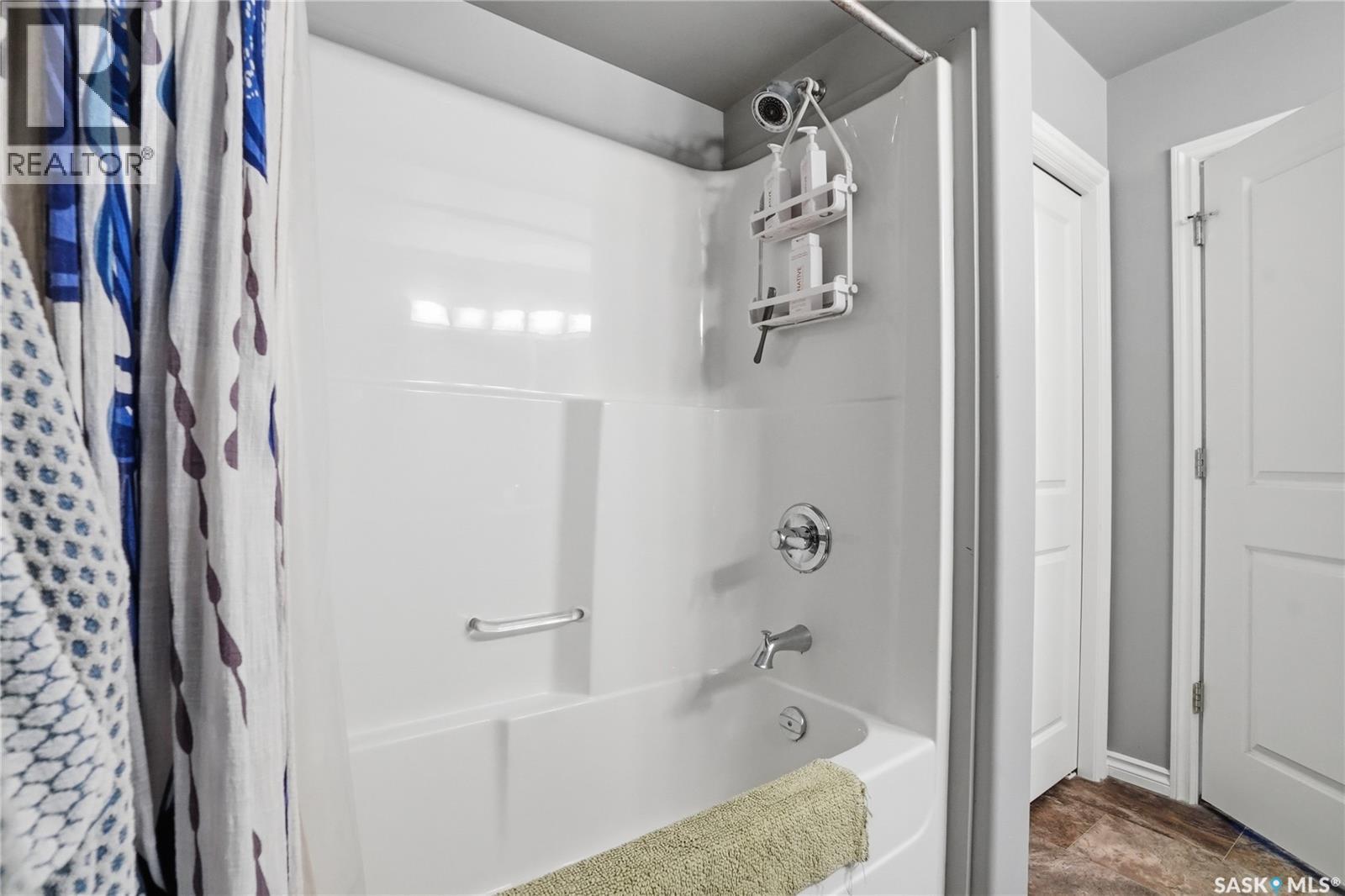 215 Whalley Crescent, Saskatoon, SK - Indoor Photo Showing Bathroom