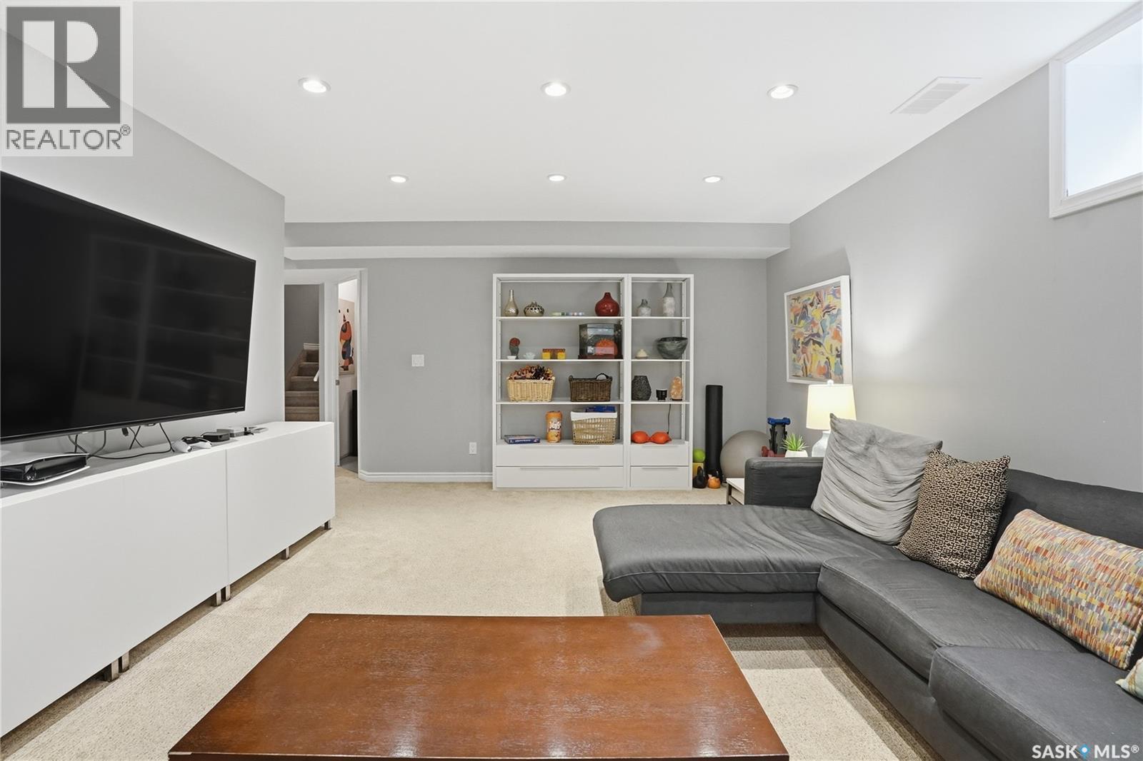 215 Whalley Crescent, Saskatoon, SK - Indoor Photo Showing Living Room