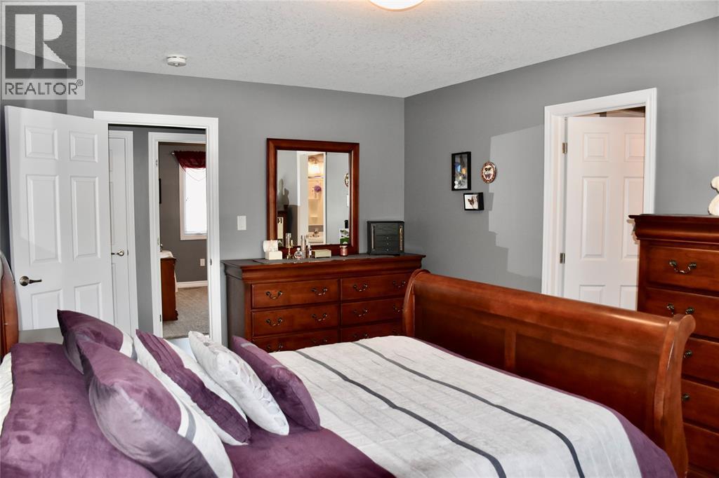 5600 Blackwell Sideroad Unit# 410, Sarnia, ON - Indoor Photo Showing Bedroom