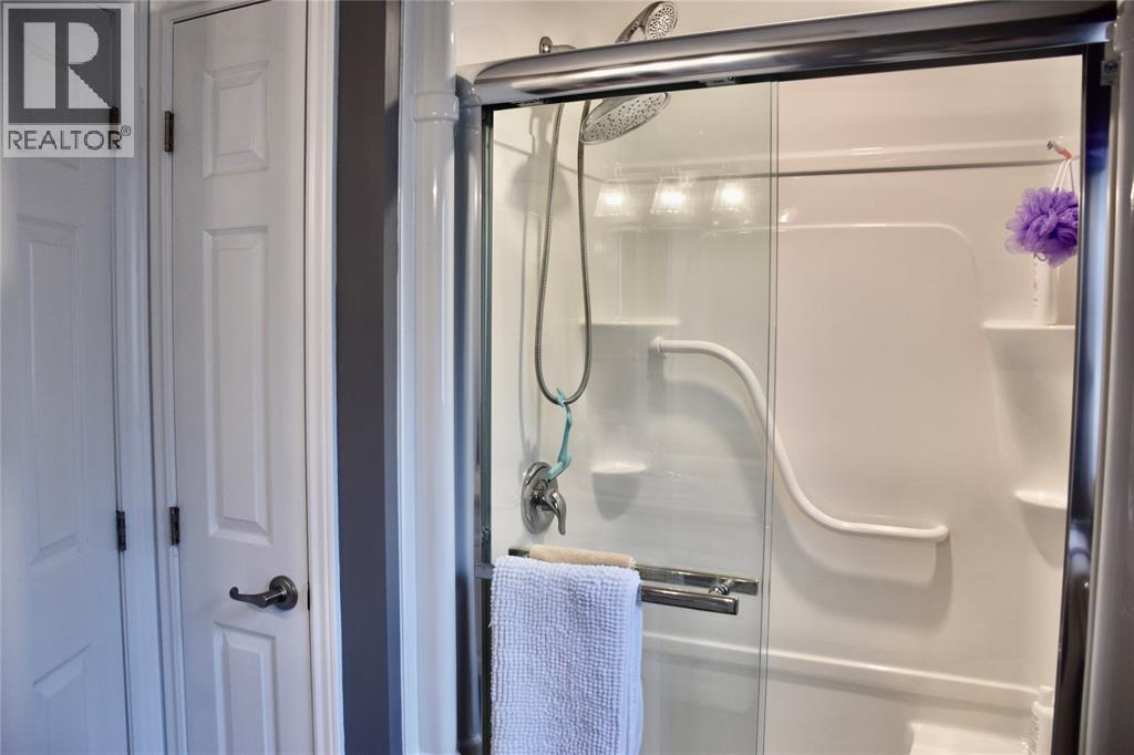 5600 Blackwell Sideroad Unit# 410, Sarnia, ON - Indoor Photo Showing Bathroom