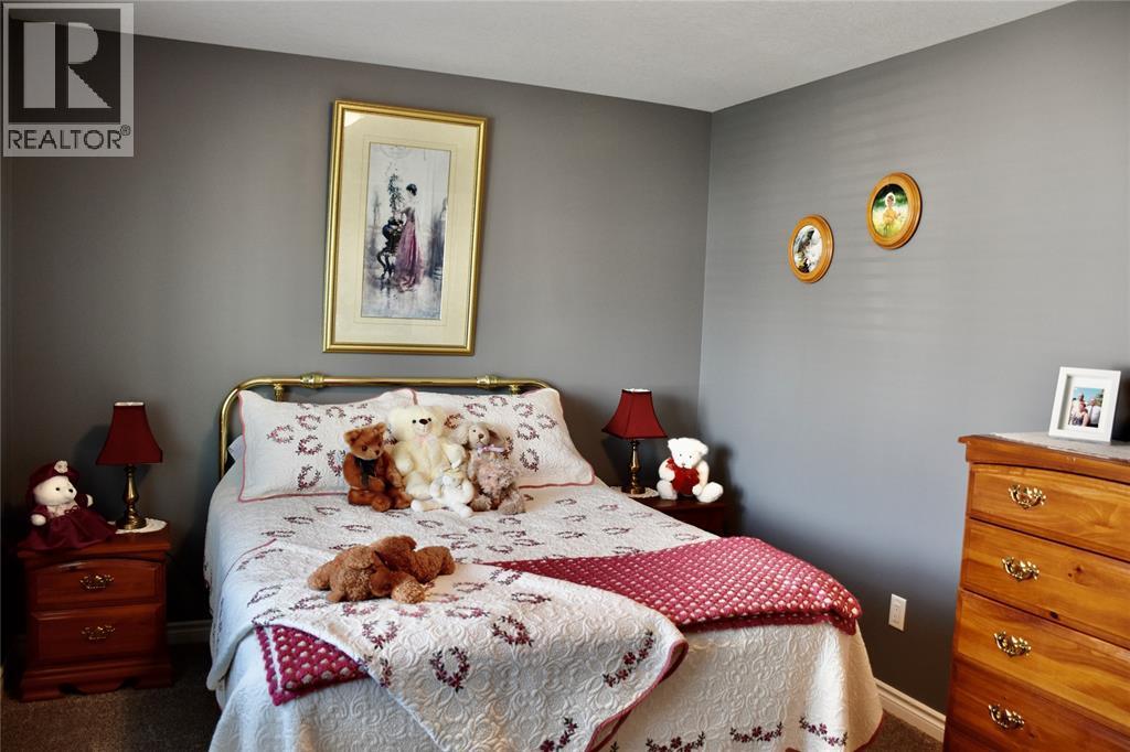 5600 Blackwell Sideroad Unit# 410, Sarnia, ON - Indoor Photo Showing Bedroom