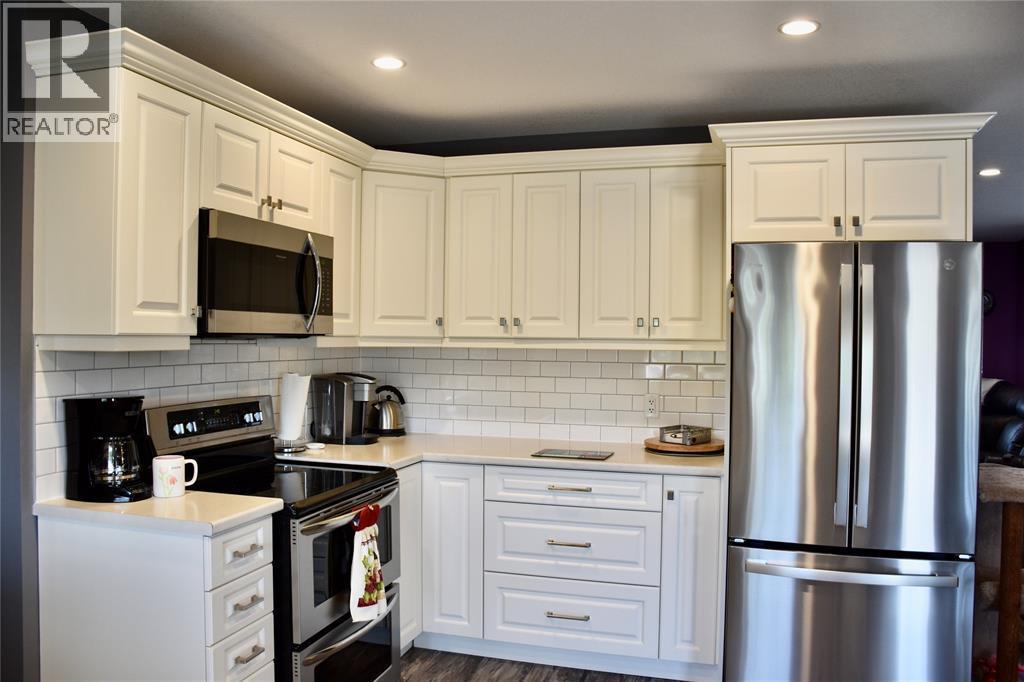 5600 Blackwell Sideroad Unit# 410, Sarnia, ON - Indoor Photo Showing Kitchen