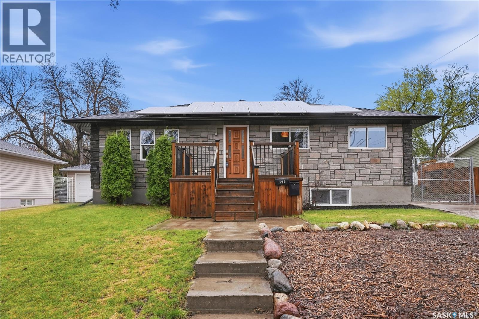 1210 K Avenue N, Saskatoon, SK - Outdoor