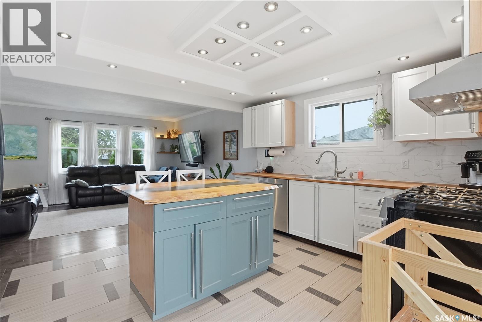 1210 K Avenue N, Saskatoon, SK - Indoor Photo Showing Kitchen With Double Sink With Upgraded Kitchen