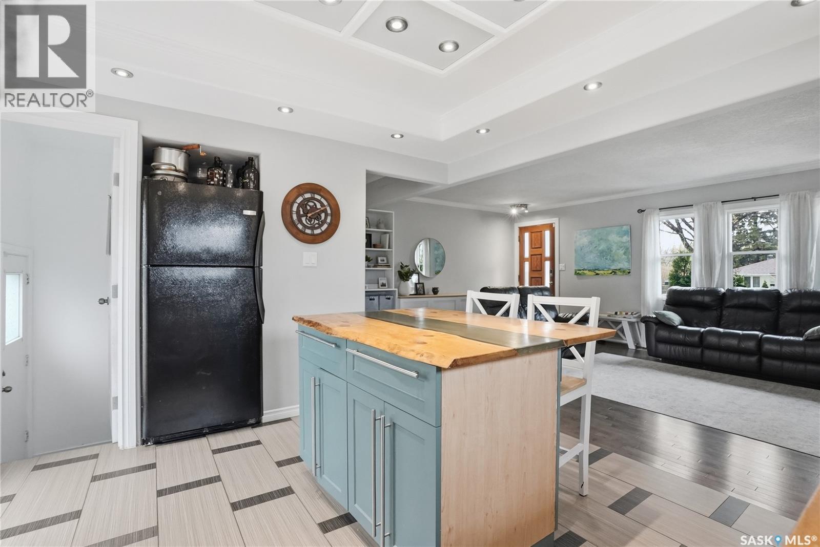 1210 K Avenue N, Saskatoon, SK - Indoor Photo Showing Kitchen