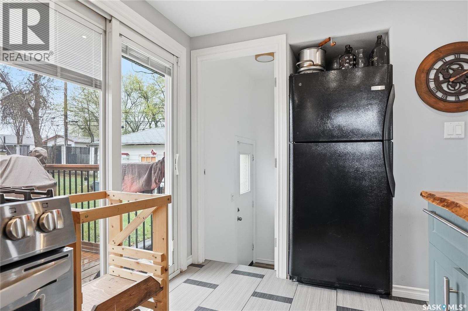 1210 K Avenue N, Saskatoon, SK - Indoor