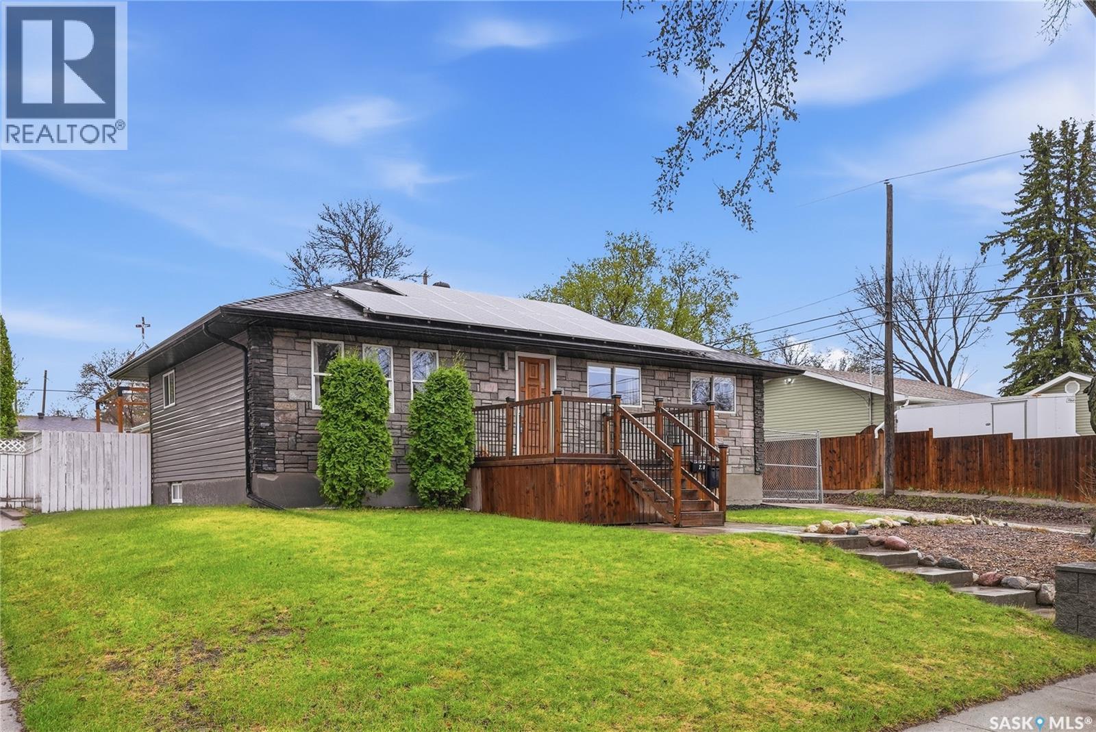 1210 K Avenue N, Saskatoon, SK - Outdoor