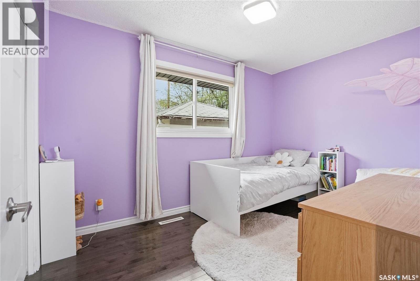 1210 K Avenue N, Saskatoon, SK - Indoor Photo Showing Bedroom