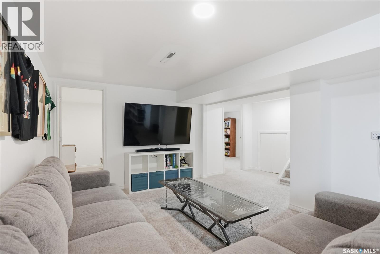 1210 K Avenue N, Saskatoon, SK - Indoor Photo Showing Living Room