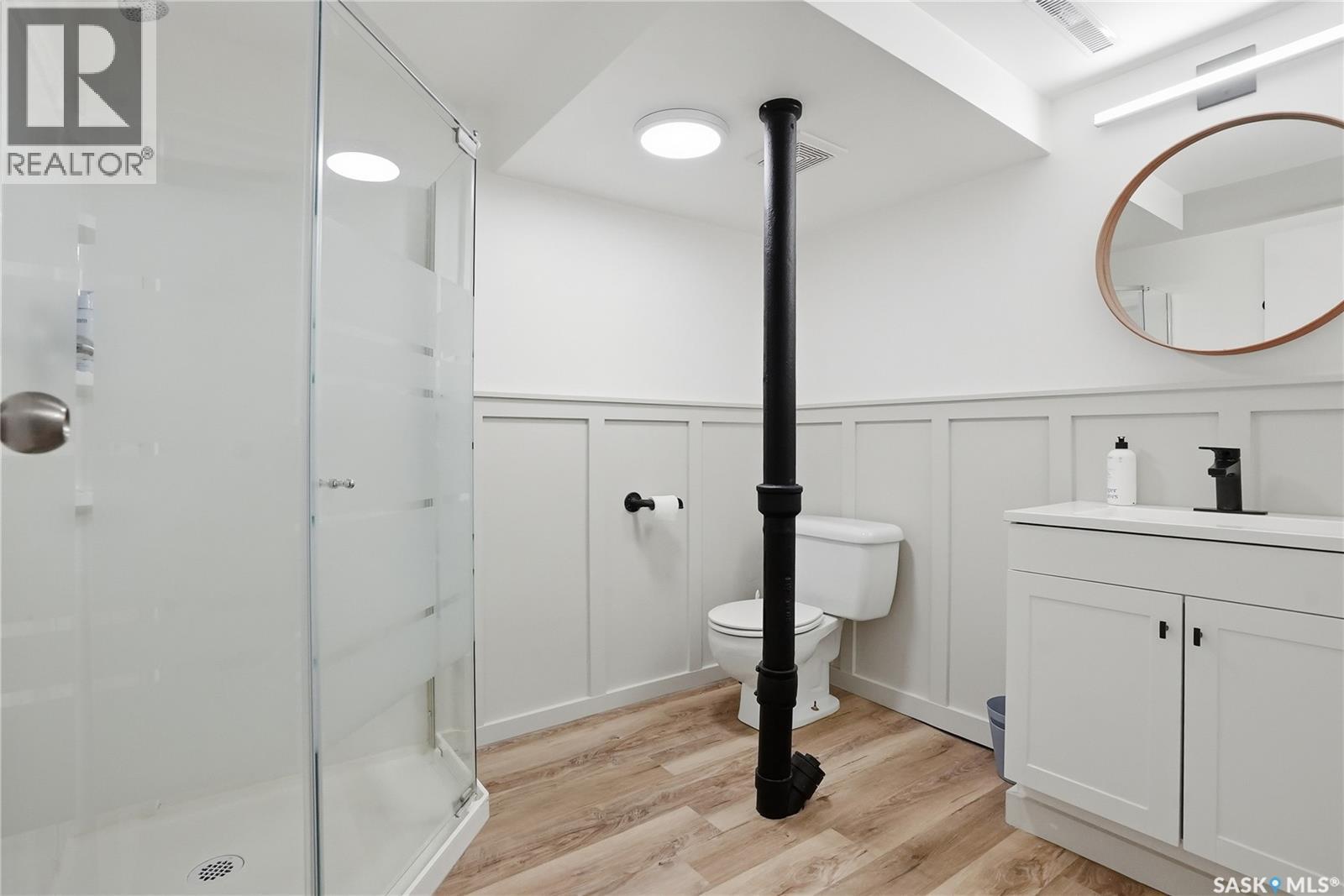 1210 K Avenue N, Saskatoon, SK - Indoor Photo Showing Bathroom