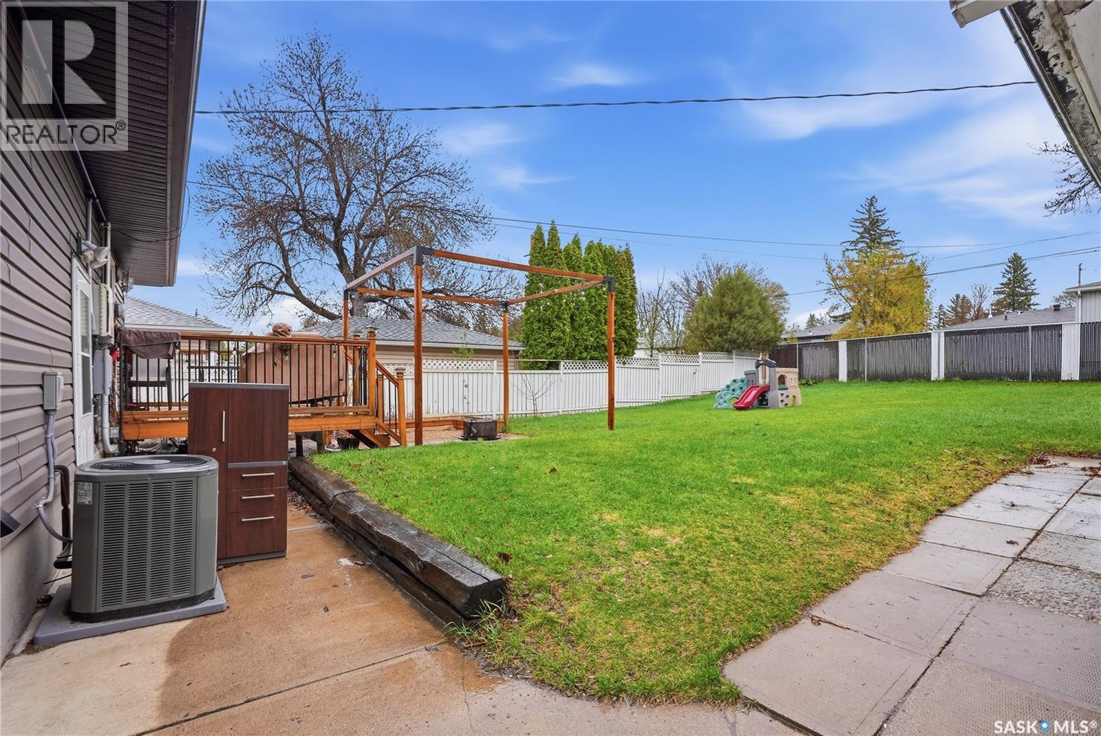 1210 K Avenue N, Saskatoon, SK - Outdoor