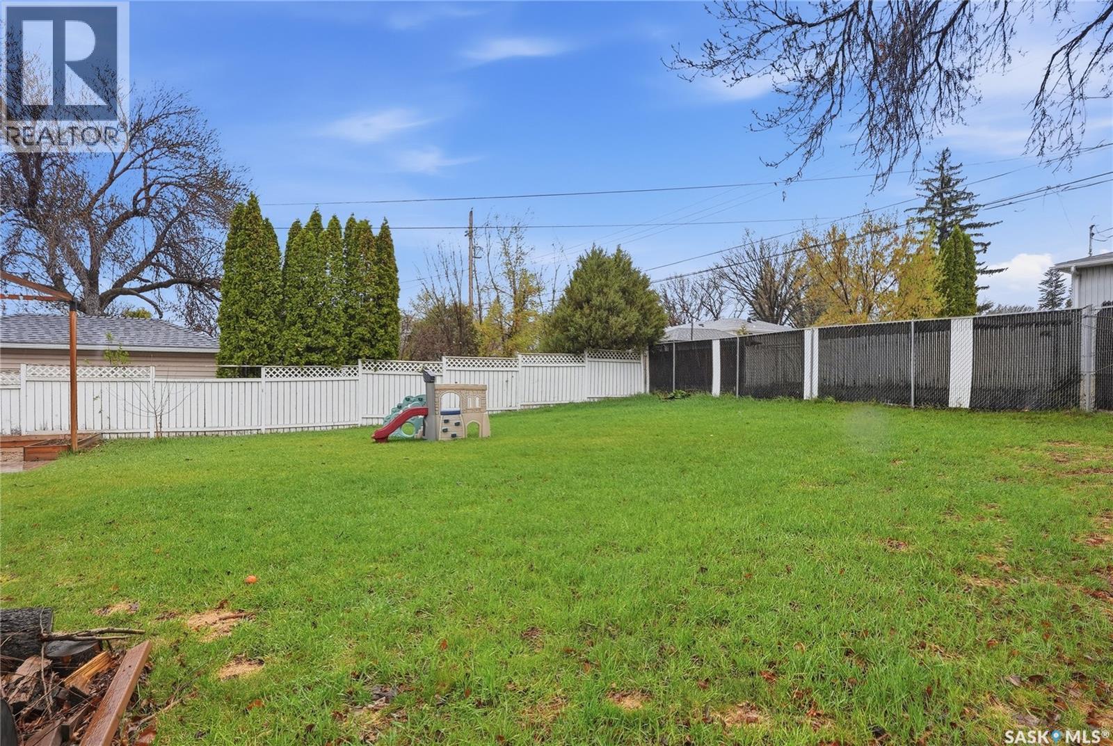 1210 K Avenue N, Saskatoon, SK - Outdoor With Backyard