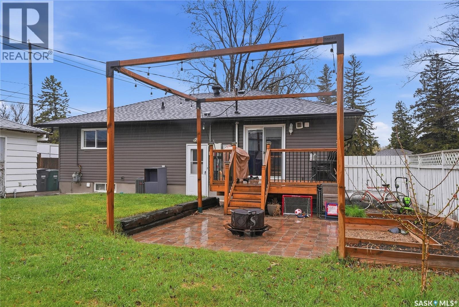1210 K Avenue N, Saskatoon, SK - Outdoor